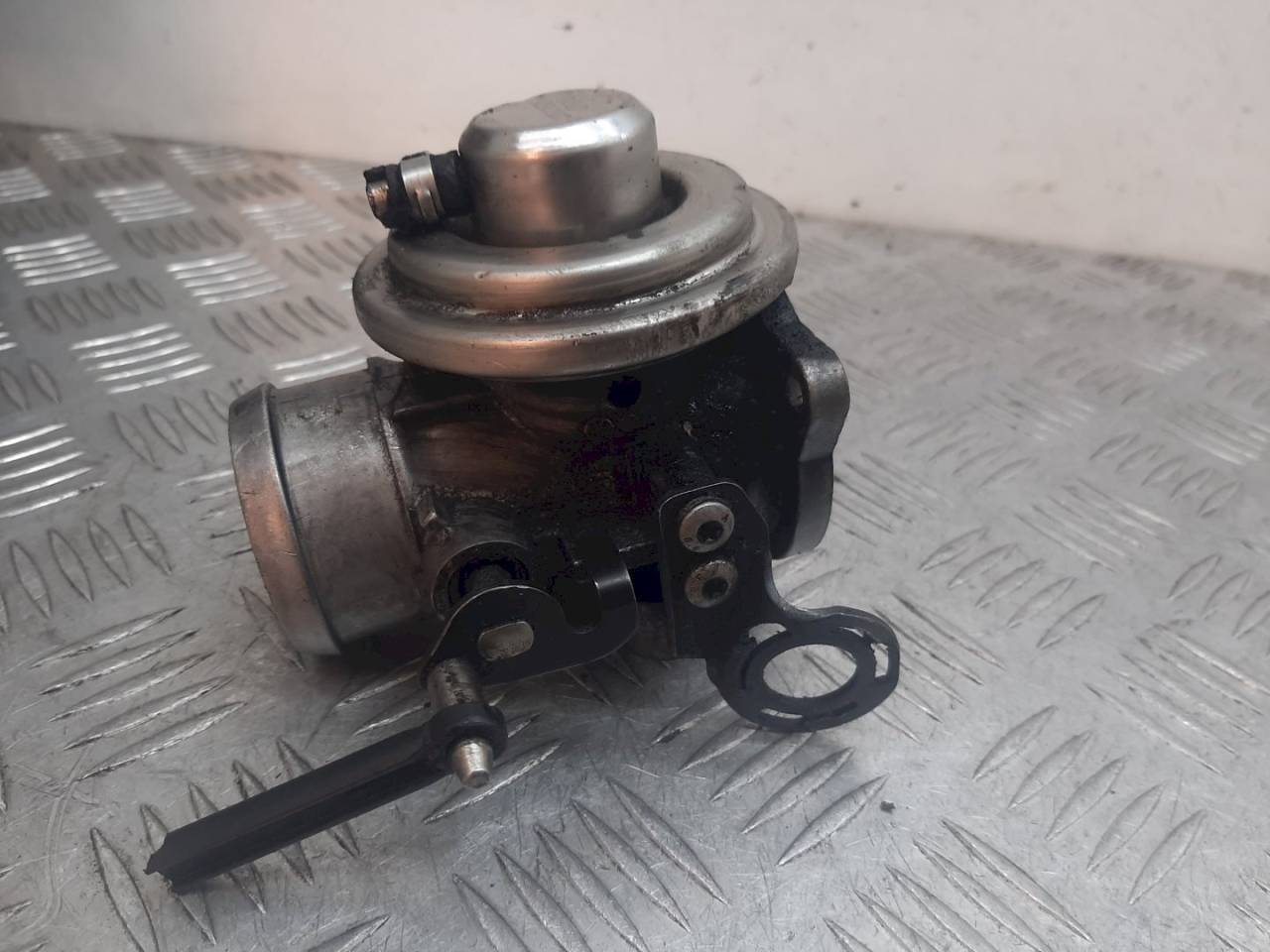 клапан EGR Volkswagen Passat B5 2000, 1.9 л., TDi, 038131501G - фото №1