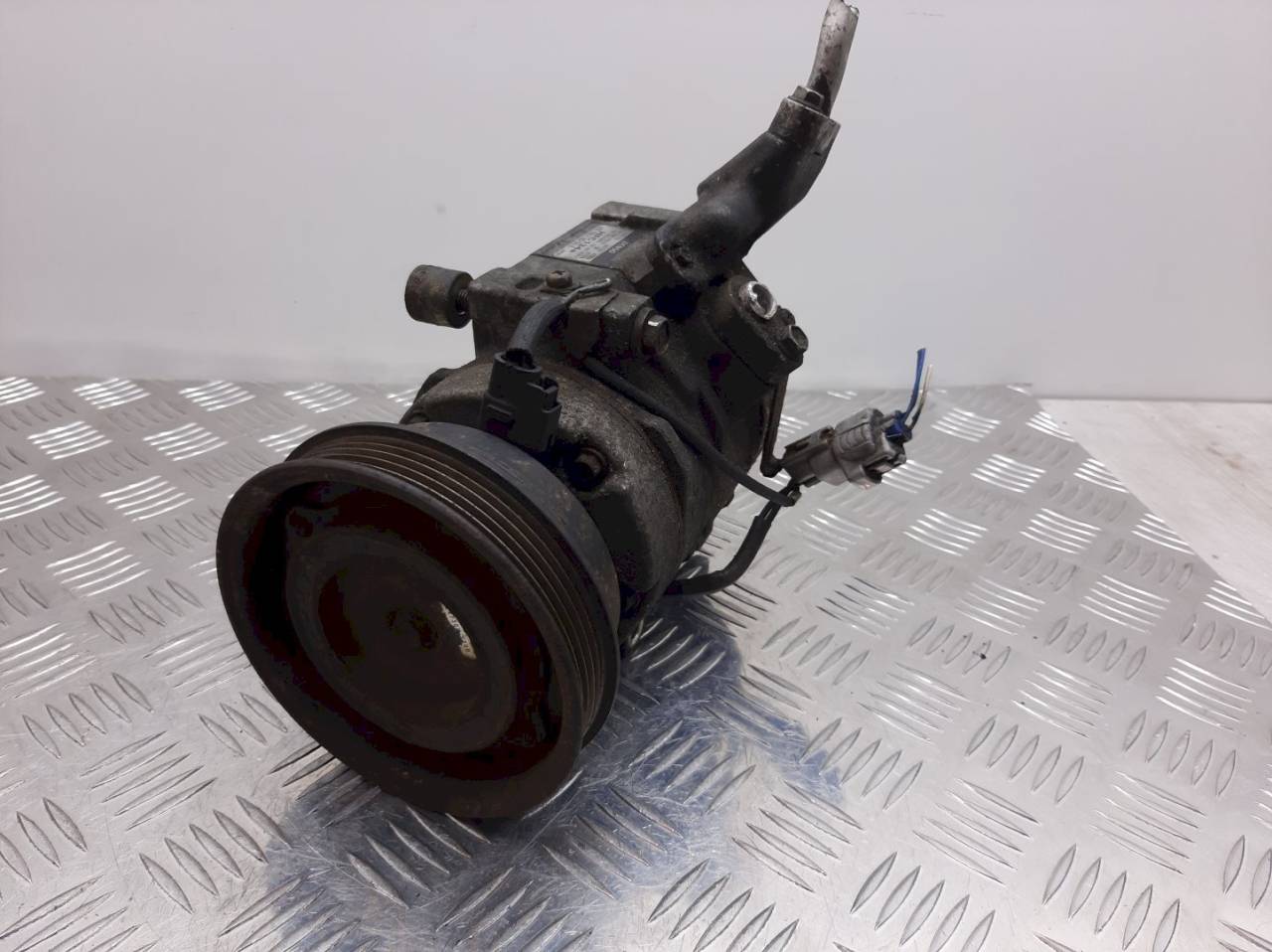 компрессор кондиционера Toyota RAV4 2 поколение (XA20) 2003, 2.0 л., D, 447220-4303 - фото №1