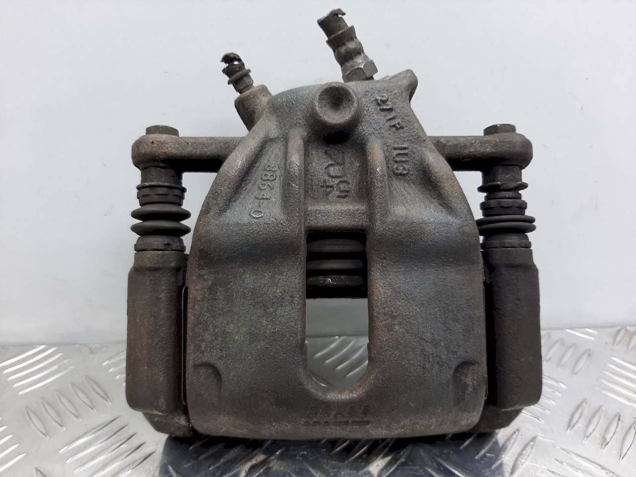 суппорт передний правый Renault Clio 3 поколение 2008, 8864-D - фото №1