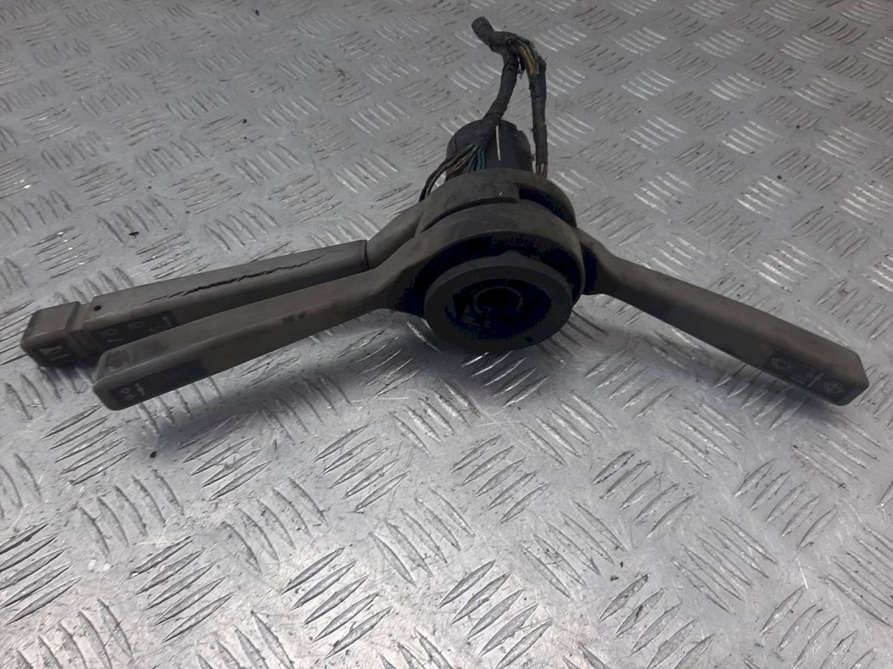 переключатель подрулевой (стрекоза) IVECO Daily 2 поколение 1995 - фото №1