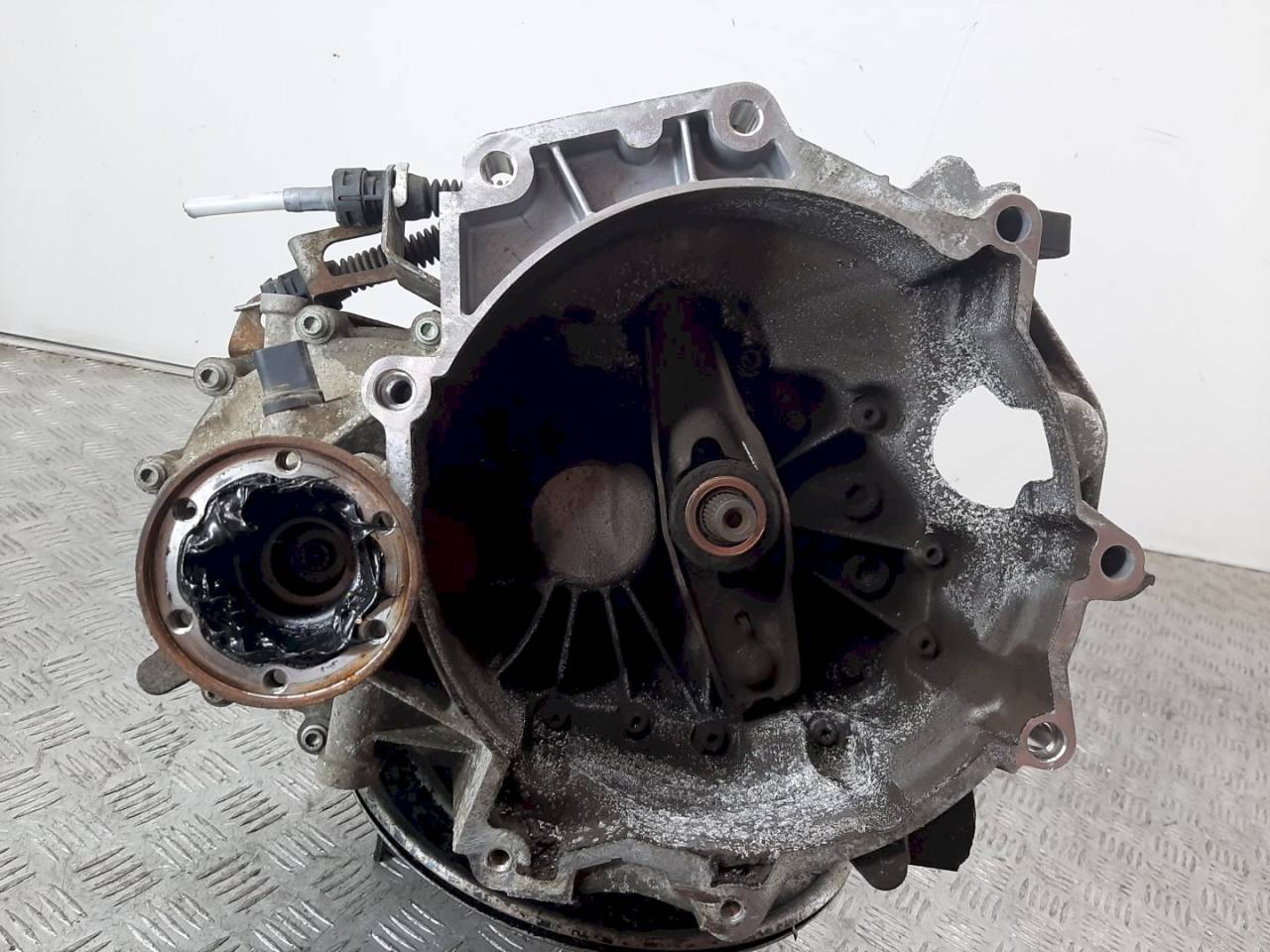 КПП механическая (МКПП) Volkswagen Polo 4 поколение 2005, 1.2 л., i, бензин, GEU04092 - фото №1