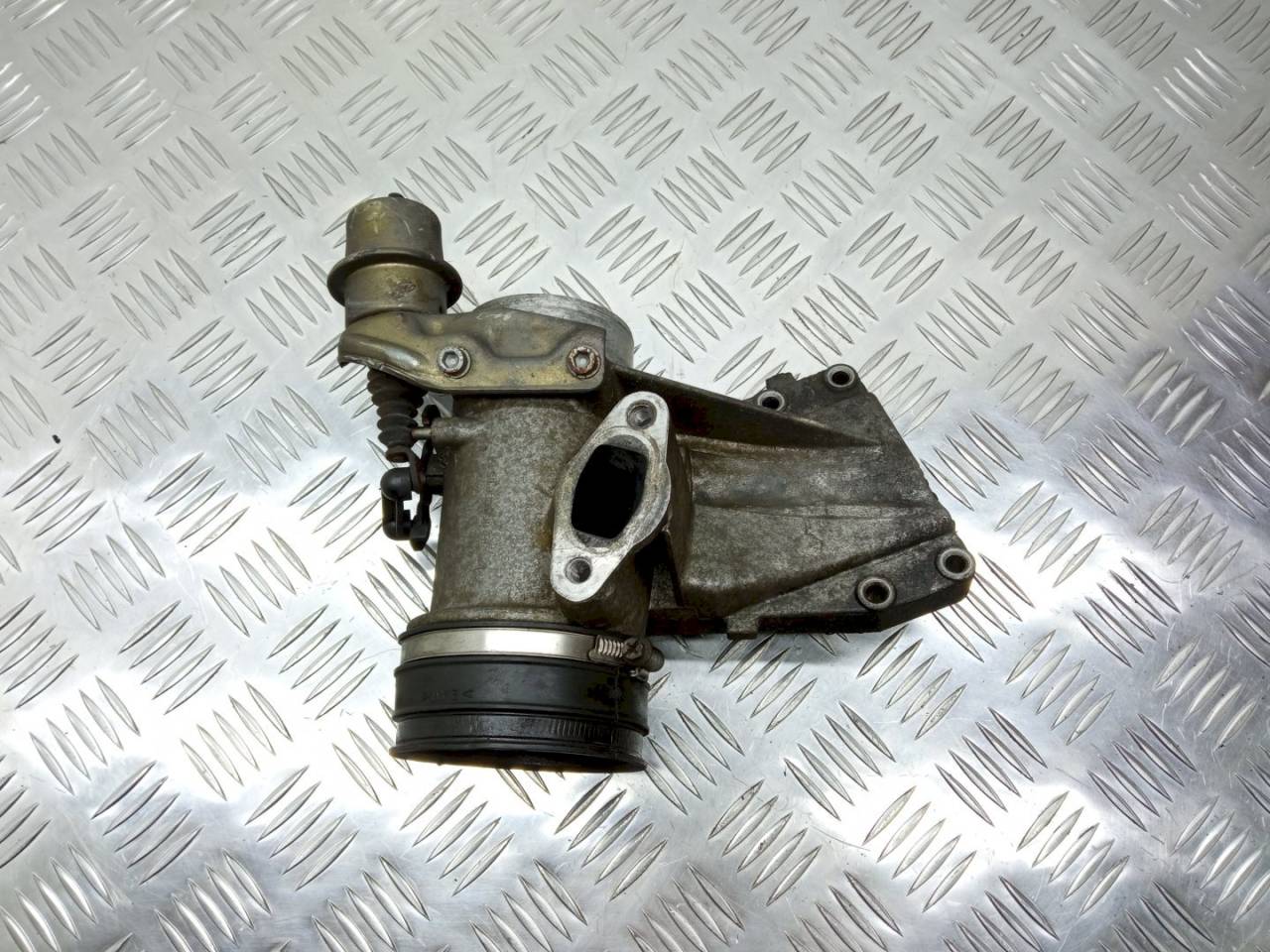 клапан EGR Mercedes-Benz E-Класс W210/S210 1995, 2.2 л., D, 6040980517 - фото №1