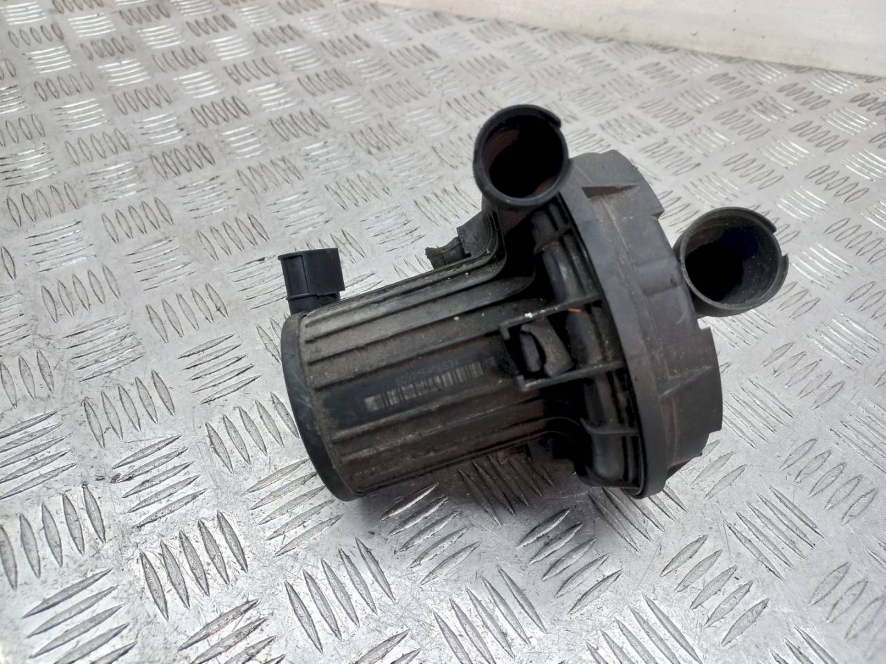 насос продувки катализатора Volkswagen Golf 4 поколение 2003, 1.6 л., i, 06A959253B - фото №1