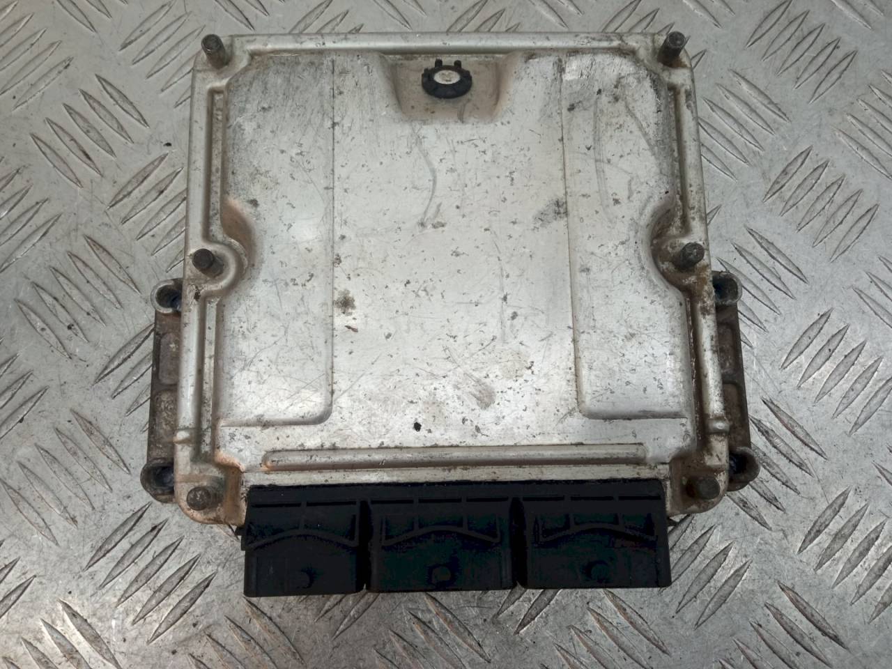 блок управления двигателем Renault Laguna 2 поколение 2004, 1.9 л., DCi, 281011324 - фото №1