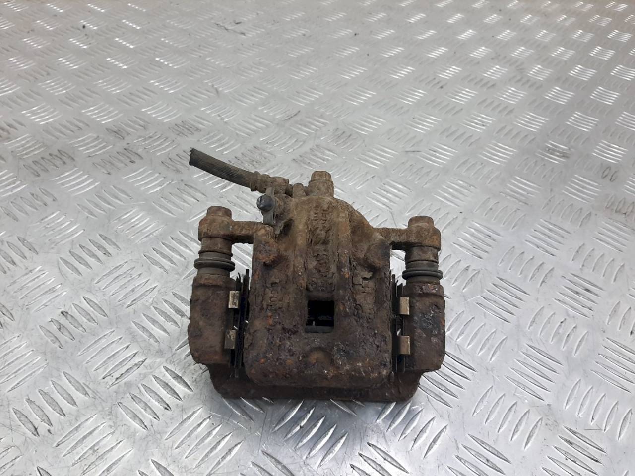 суппорт задний правый Hyundai Tucson 1 поколение 2005 - фото №1