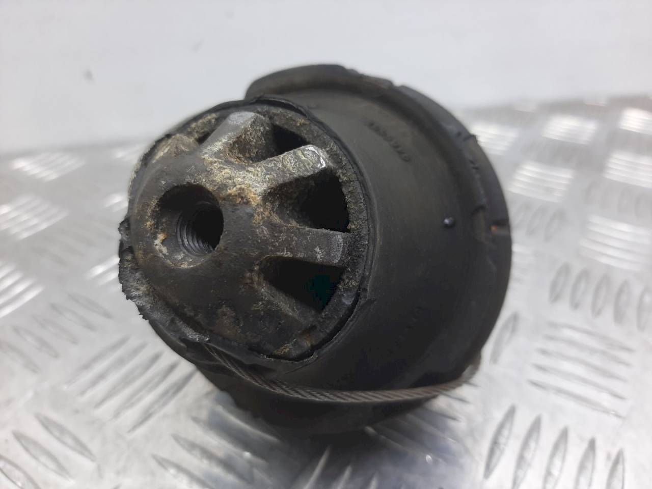 подушка крепления двигателя Volvo V70 1 поколение 2000, 9485551 - фото №1