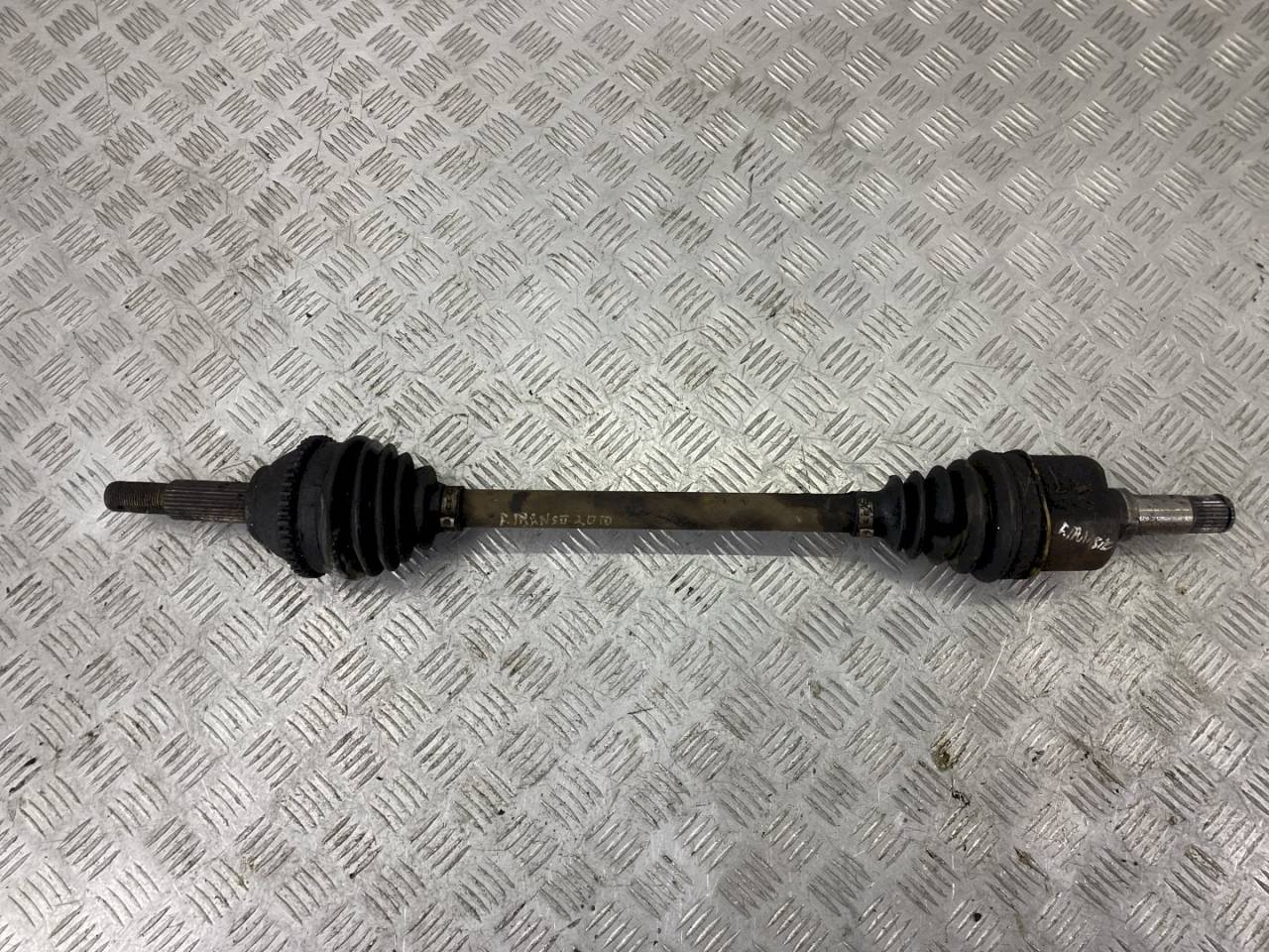 полуось передняя левая (приводной вал, ШРУС) Ford Transit 6 поколение 2004, 2.0 л., TDDi - фото №1