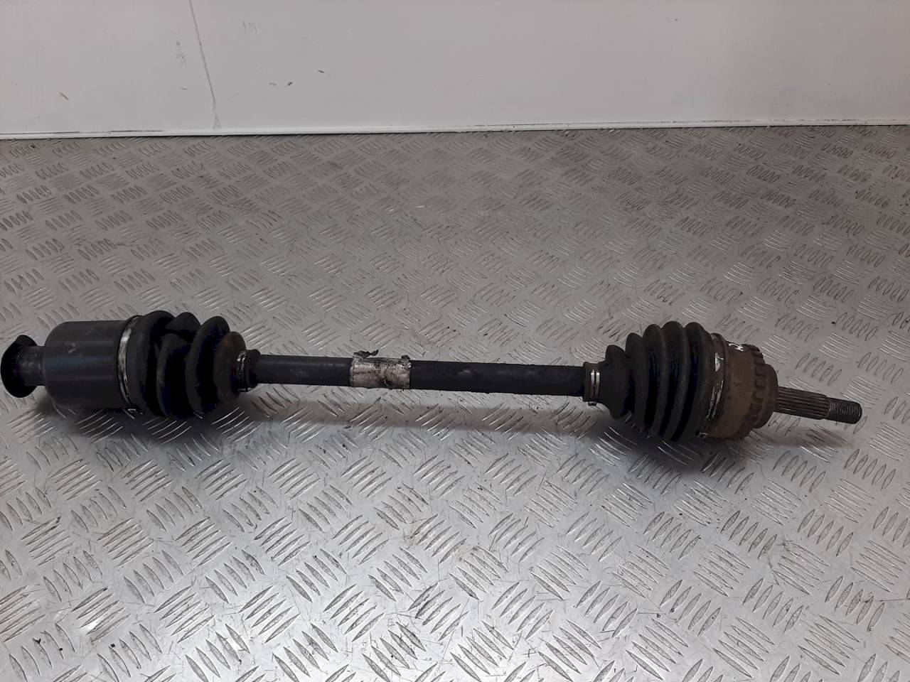 полуось передняя правая (приводной вал, ШРУС) Renault Kangoo 1 поколение 2003, 1.5 л., DCi - фото №1