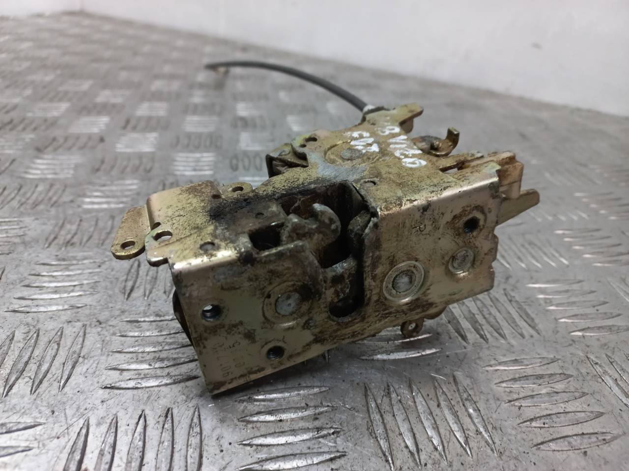 замок двери передней правой Mercedes-Benz Vito W638 2002, 2.3 л., OM 601.942, дизель, 5МКПП, 9017200235 - фото №1