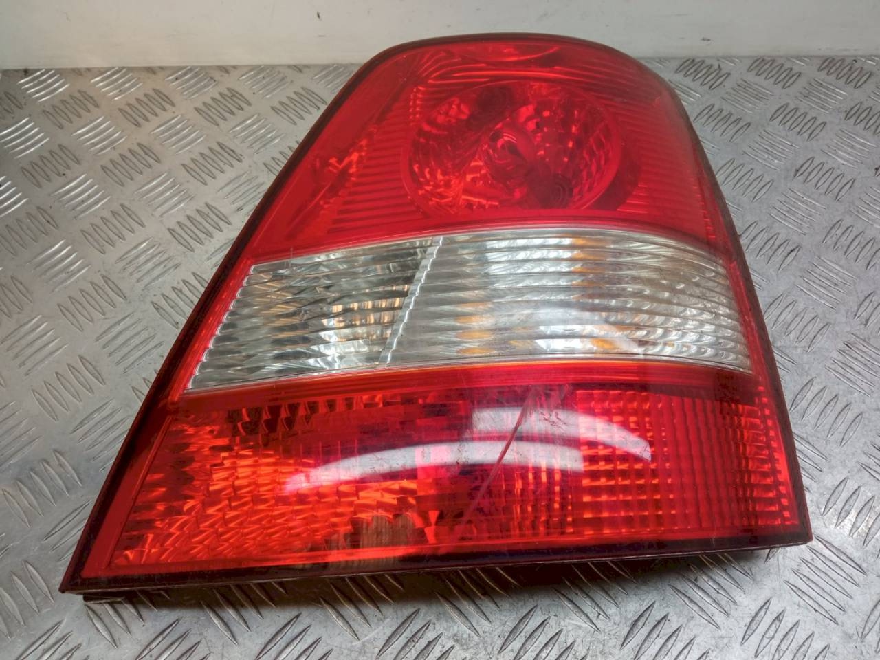 фонарь задний правый Kia Sorento 1 поколение 2006 - фото №1