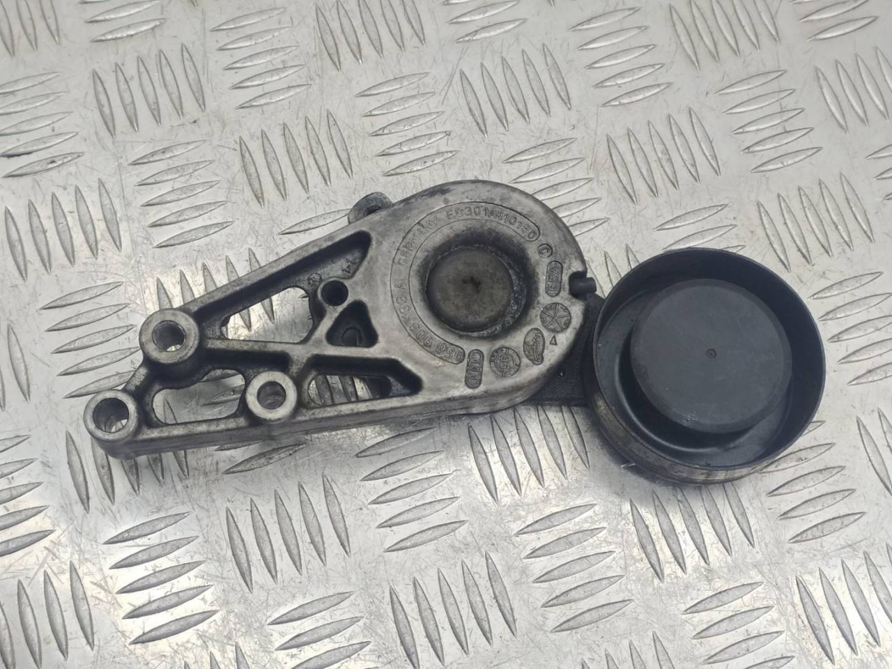 механизм натяжения ремня, цепи Audi A4 B5 1995, 1.8 л., i, 058903133A - фото №1