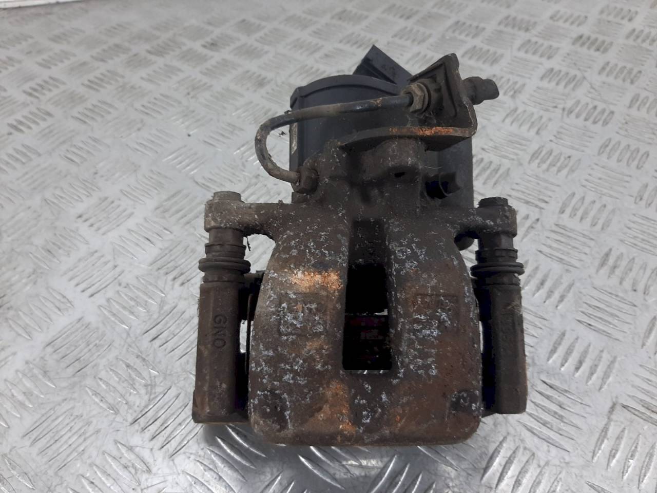 суппорт задний левый Volkswagen Passat B6 2006 - фото №1