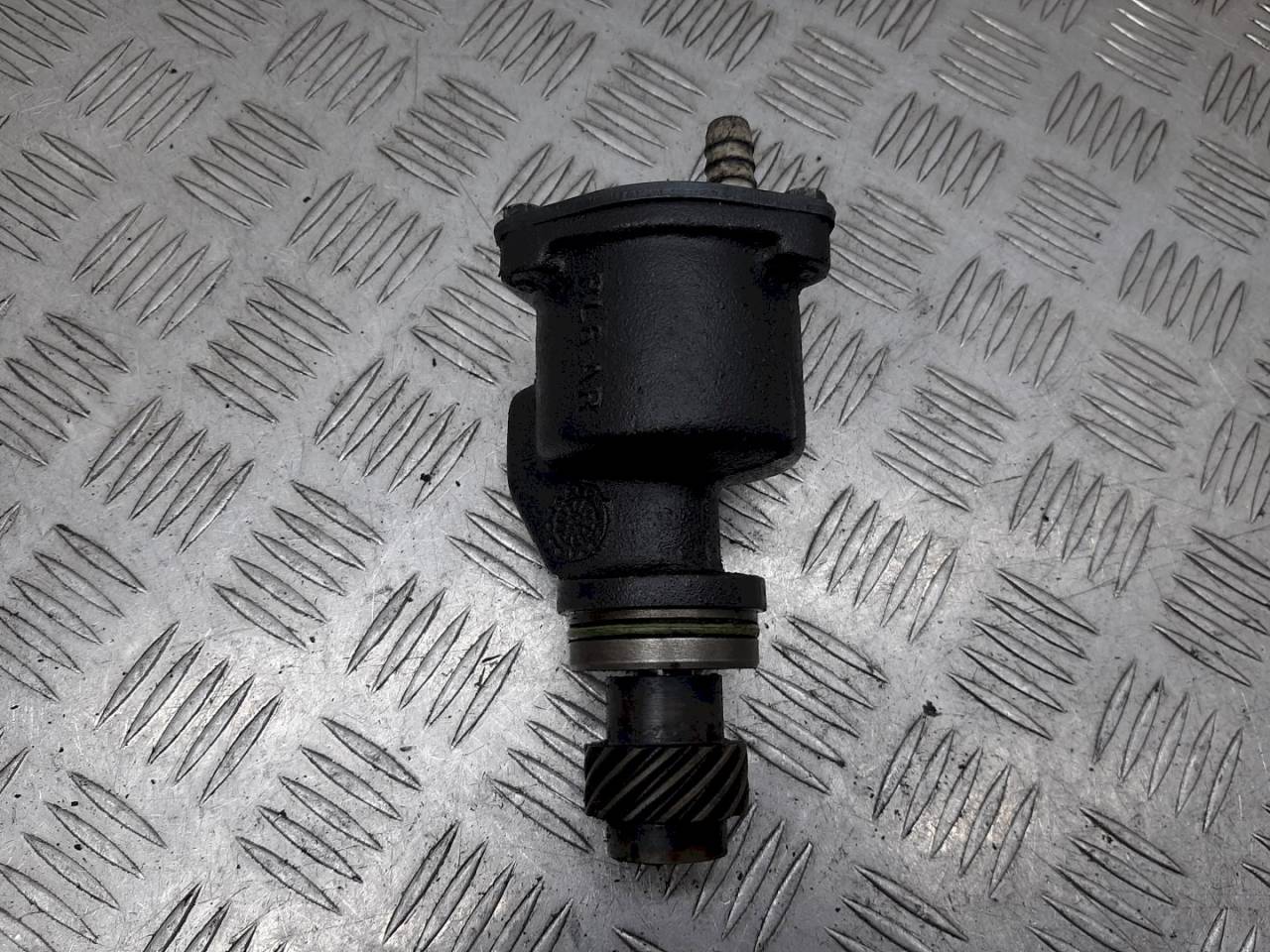 насос вакуумный Volkswagen Sharan 1 поколение 2000, 1.9 л., TDi, 028207D - фото №1
