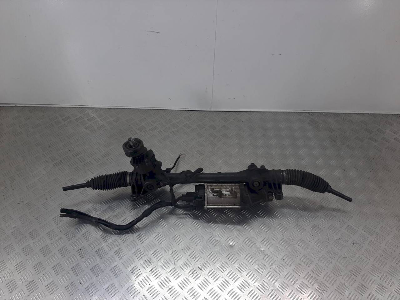 рулевая рейка Volkswagen Passat B6 2009, 1K0909144R - фото №1
