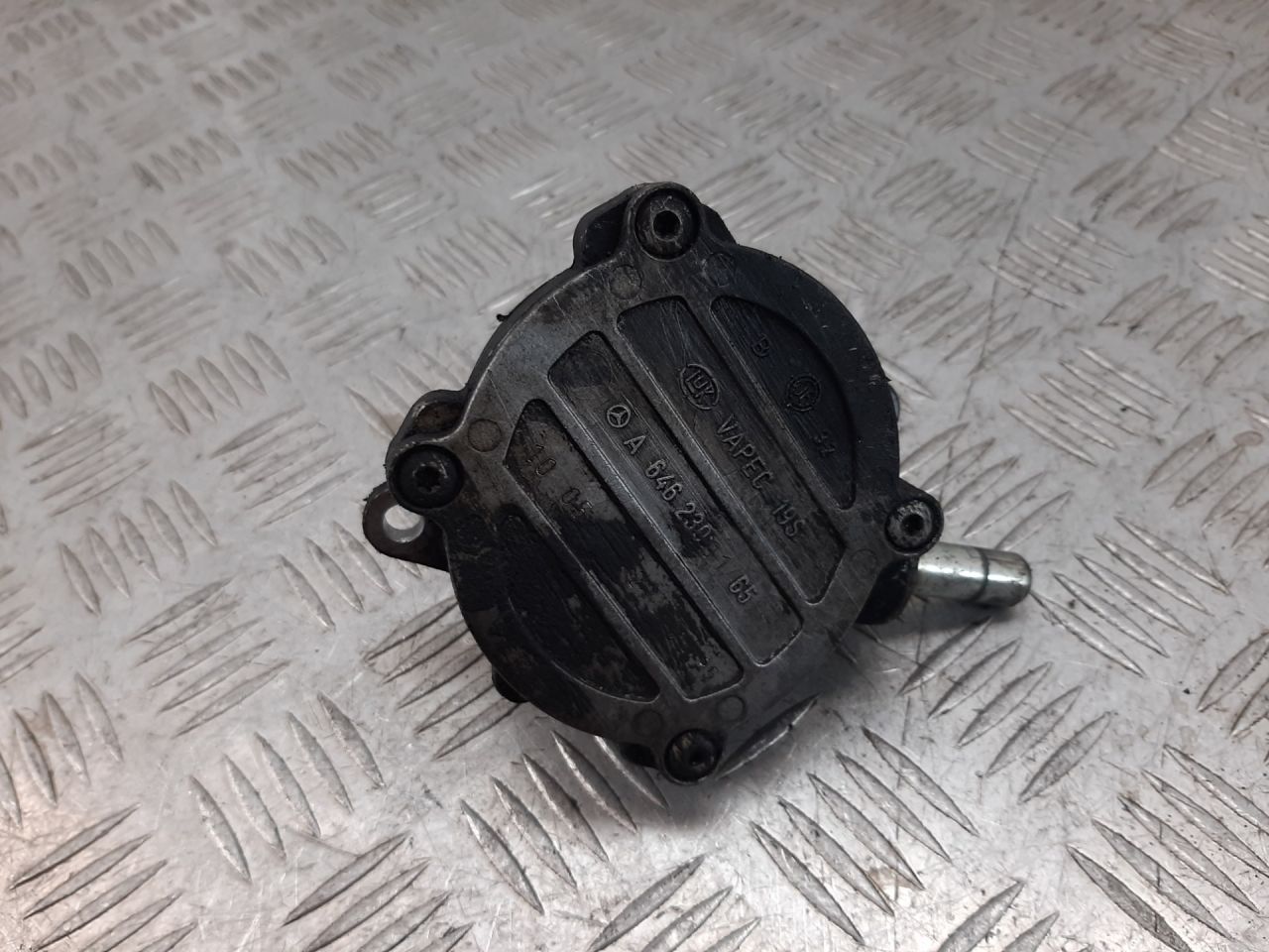 насос вакуумный Mercedes-Benz C-Класс W204/S204 2009, 2.2 л., CDi, дизель, A6462300165 - фото №1