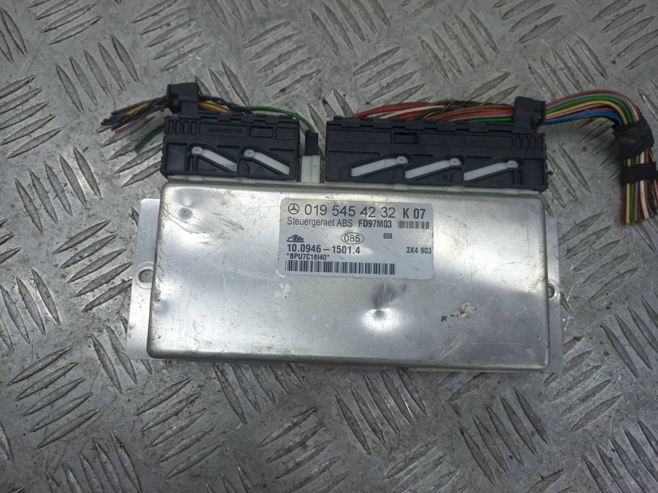 Блок управления ABS/ESP Mercedes-Benz C-Класс W203/S203/CL203 2002, 2.2 л., D, дизель, A0195454232 - фото №1