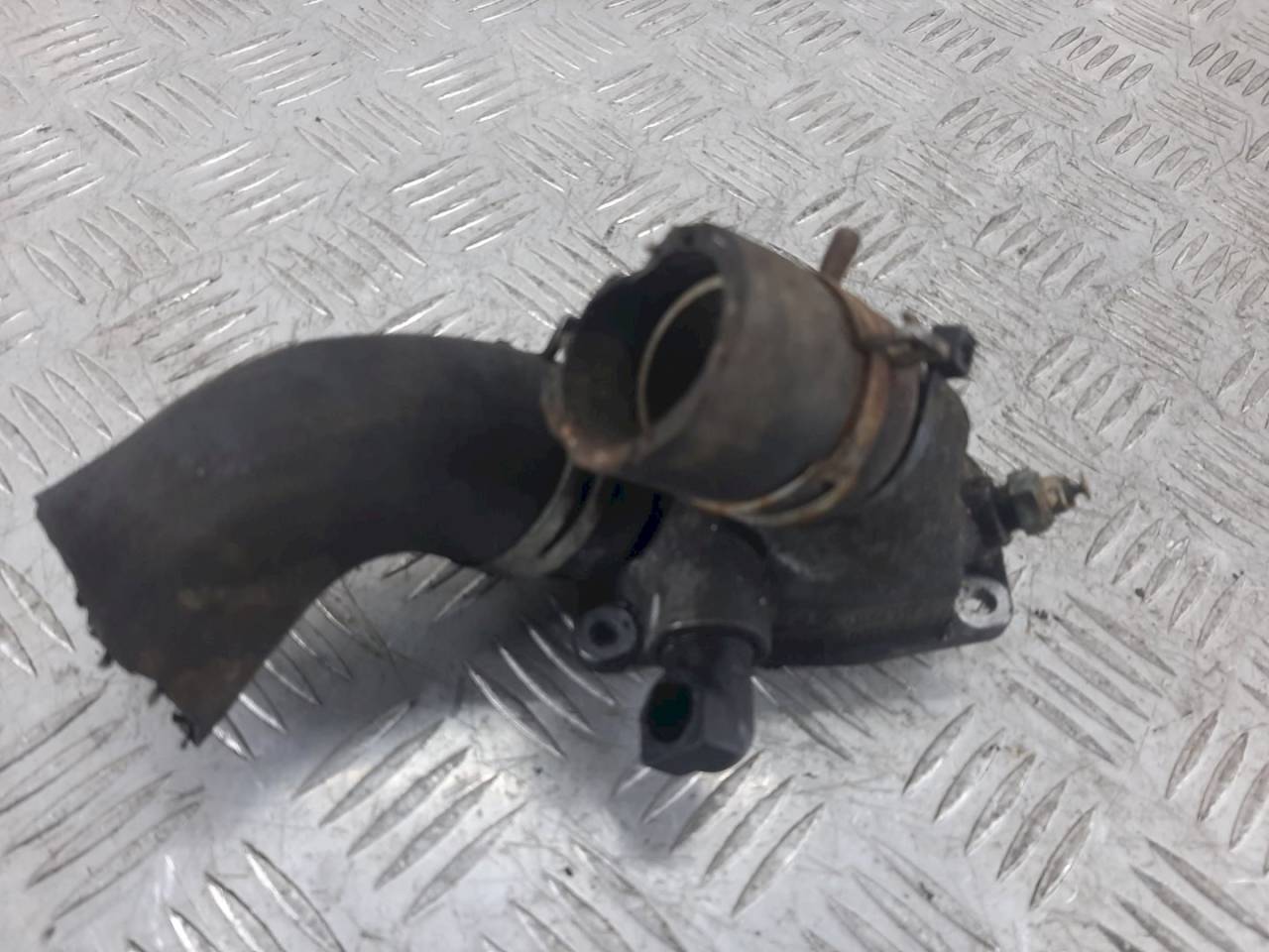 корпус термостата Saab 9-3 1 поколение 2001, 2.2 л., DTi, 2503185 - фото №1