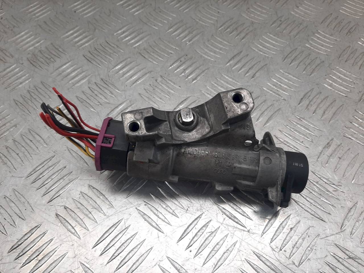 замок зажигания Audi A4 B5 1999, 4B0905851B - фото №1