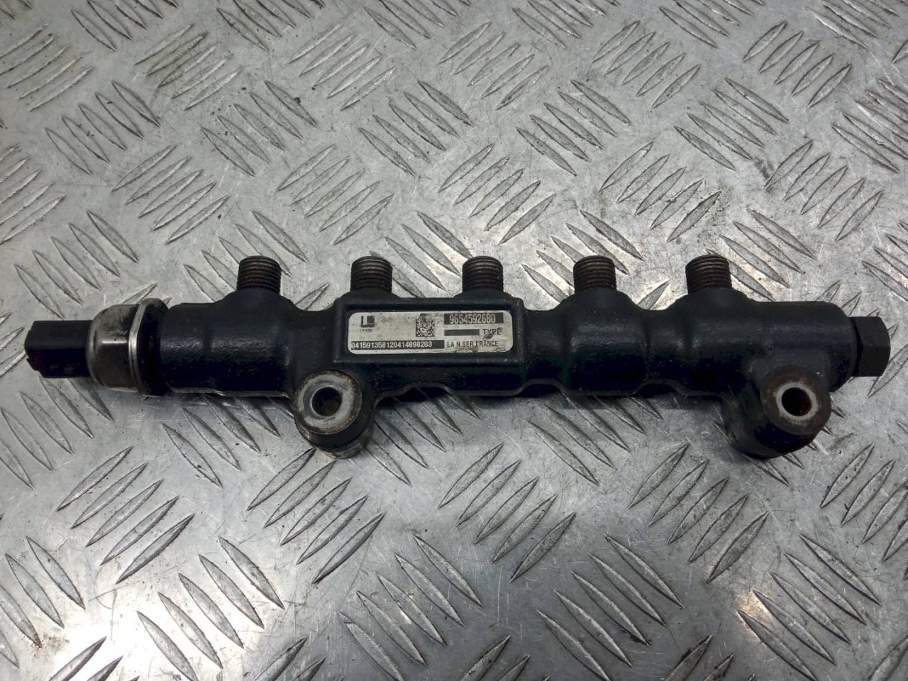 топливная рампа Peugeot 207 1 поколение 2007, 1.6 л., HDi, 9654592680 - фото №1