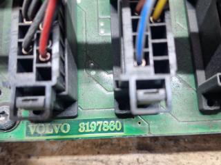 блок предохранителей Volvo FL 1 поколение 2003, 3197860