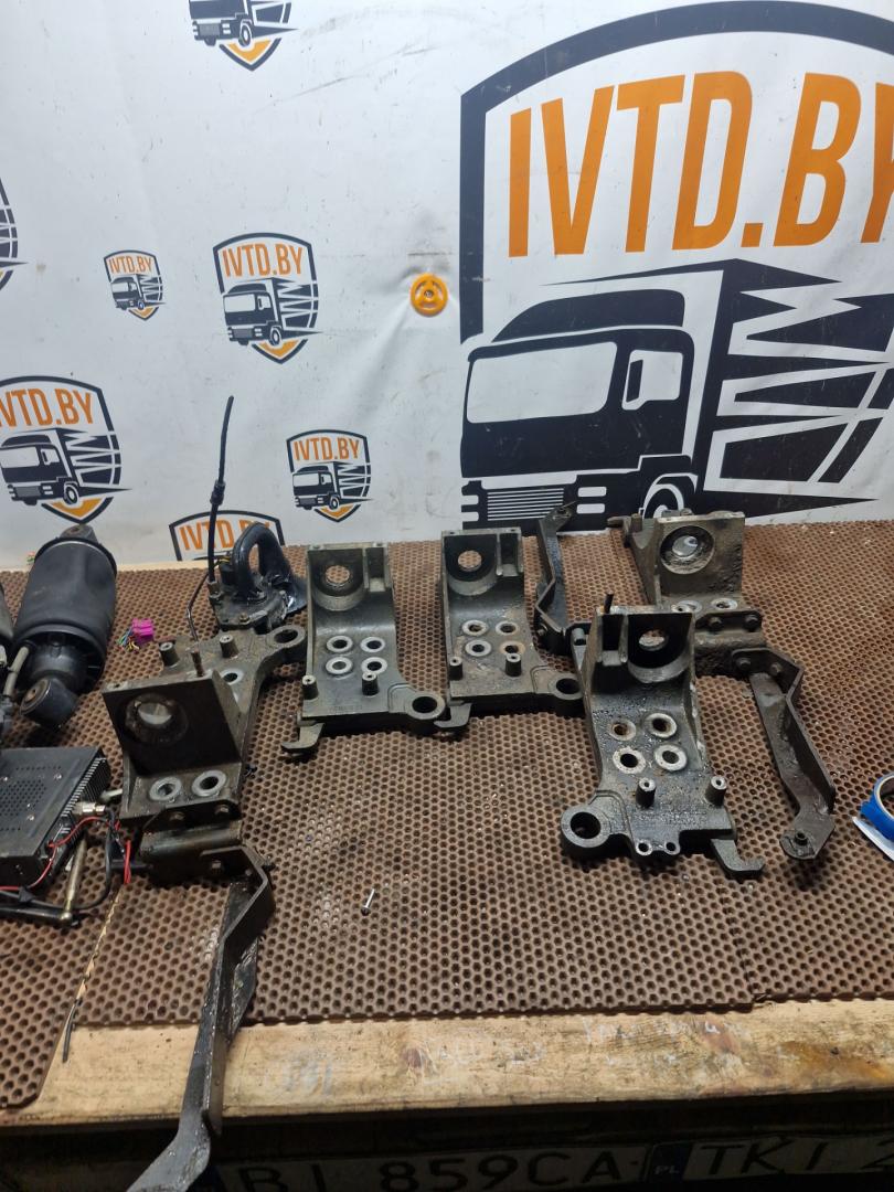 кронштейн (крепление) DAF XF 105 1 поколение 2008, 1735003, 1735002 - фото №1