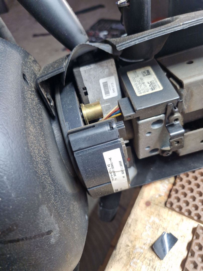 шлейф руля DAF XF 105 1 поколение 2008, 1677000 - фото №1