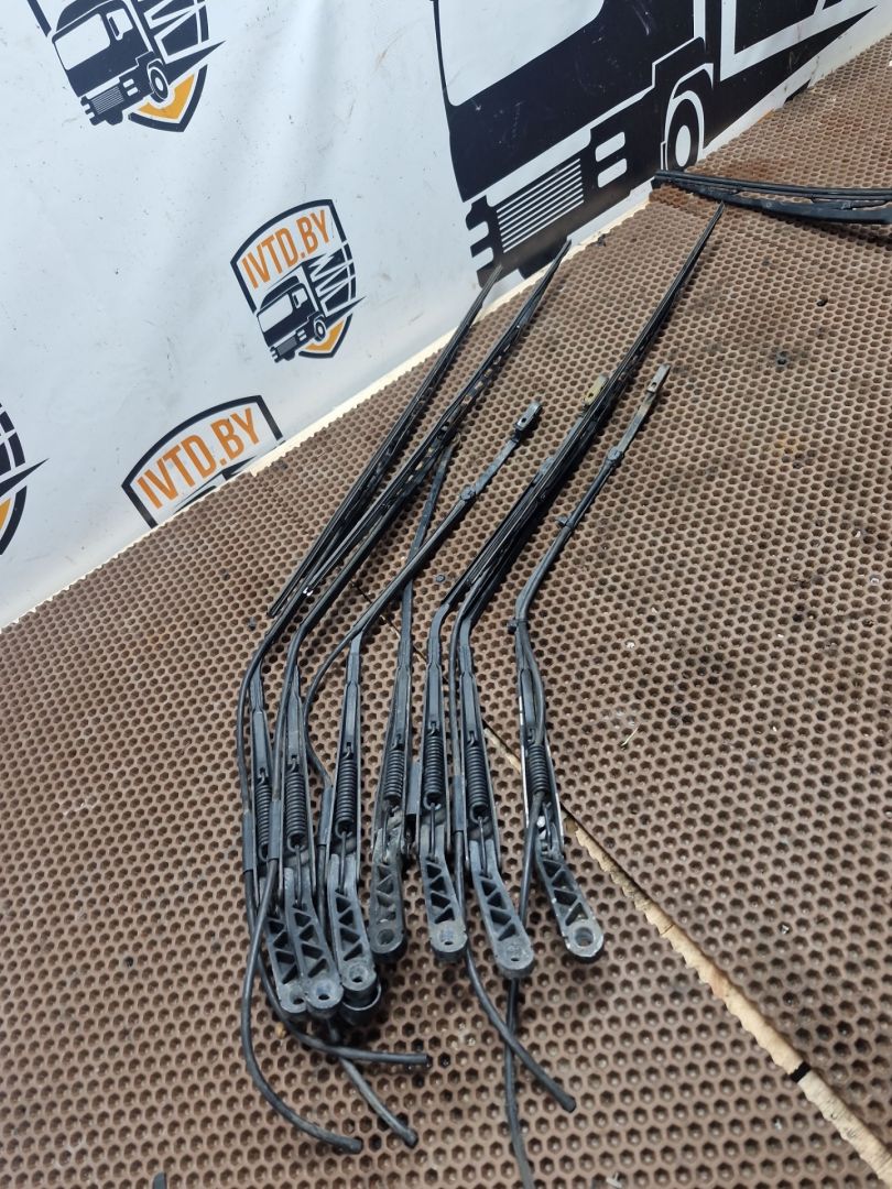 щеткодержатель (поводок стеклоочистителя, дворник) DAF XF 105 1 поколение 2008 - фото №1