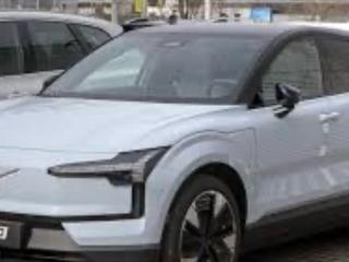 Volvo EX30 1 поколение