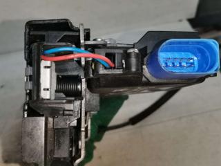 замок двери передней левой Volkswagen Touareg 2 поколение 2011