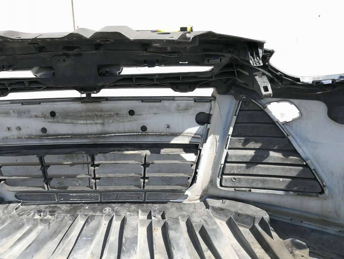 бампер передний Ford Focus 3 поколение 2014 - фото №1