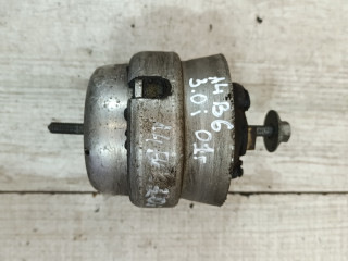 подушка крепления двигателя Audi A4 B6 2001, 3.0 л., бензин
