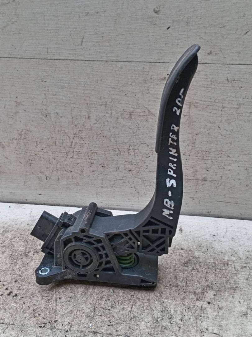 педаль Mercedes-Benz Sprinter W907/W910 2020, A9073010200 - фото №1