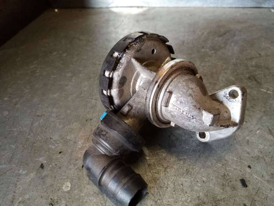 клапан EGR Citroen C5 1 поколение 2001, 2.0 л., бензин, хетчбэк 5 дв. - фото №1