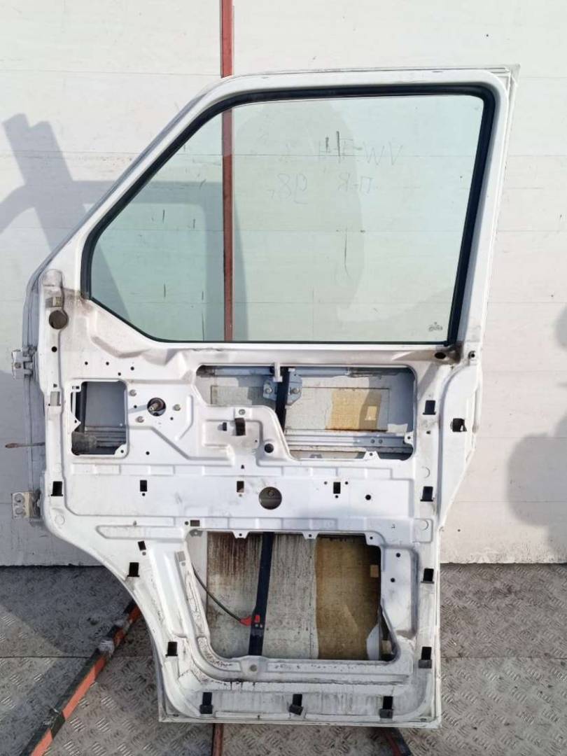дверь передняя правая Volkswagen Transporter T4 1998 - фото №1