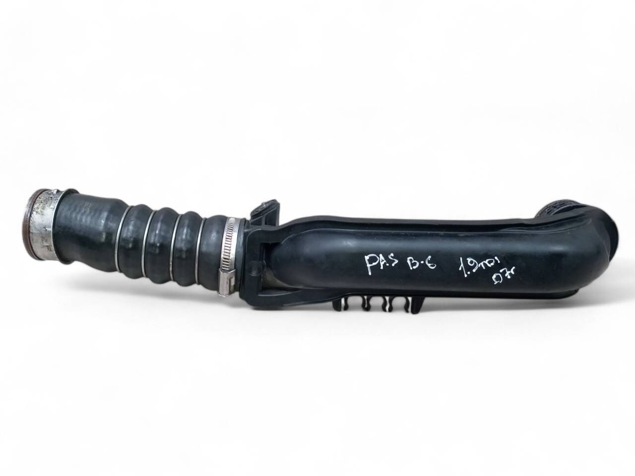патрубок (трубопровод, шланг) Volkswagen Passat B6 2007, 1.9 л., дизель - фото №1