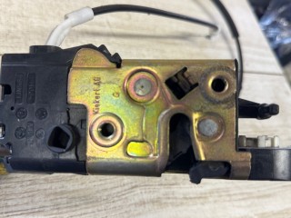 замок двери передней левой Peugeot 407 1 поколение 2006, 9683417880