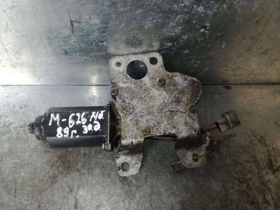 моторчик заднего стеклоочистителя (дворника) Mazda 626 3 поколение 1989, 1.5 л., бензин, хетчбэк 5 дв. - фото №1