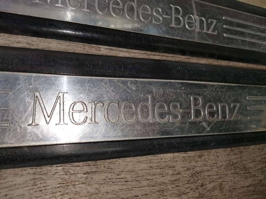 накладка на порог Mercedes-Benz M-Класс W164 2008, 3.0 л., CDi, дизель, хетчбэк 5 дв. - фото №1
