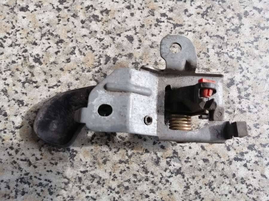 ручка внутренняя передняя правая Mitsubishi Carisma 1 поколение 1998, 1.8 л., i, бензин, хетчбэк 5 дв. - фото №1
