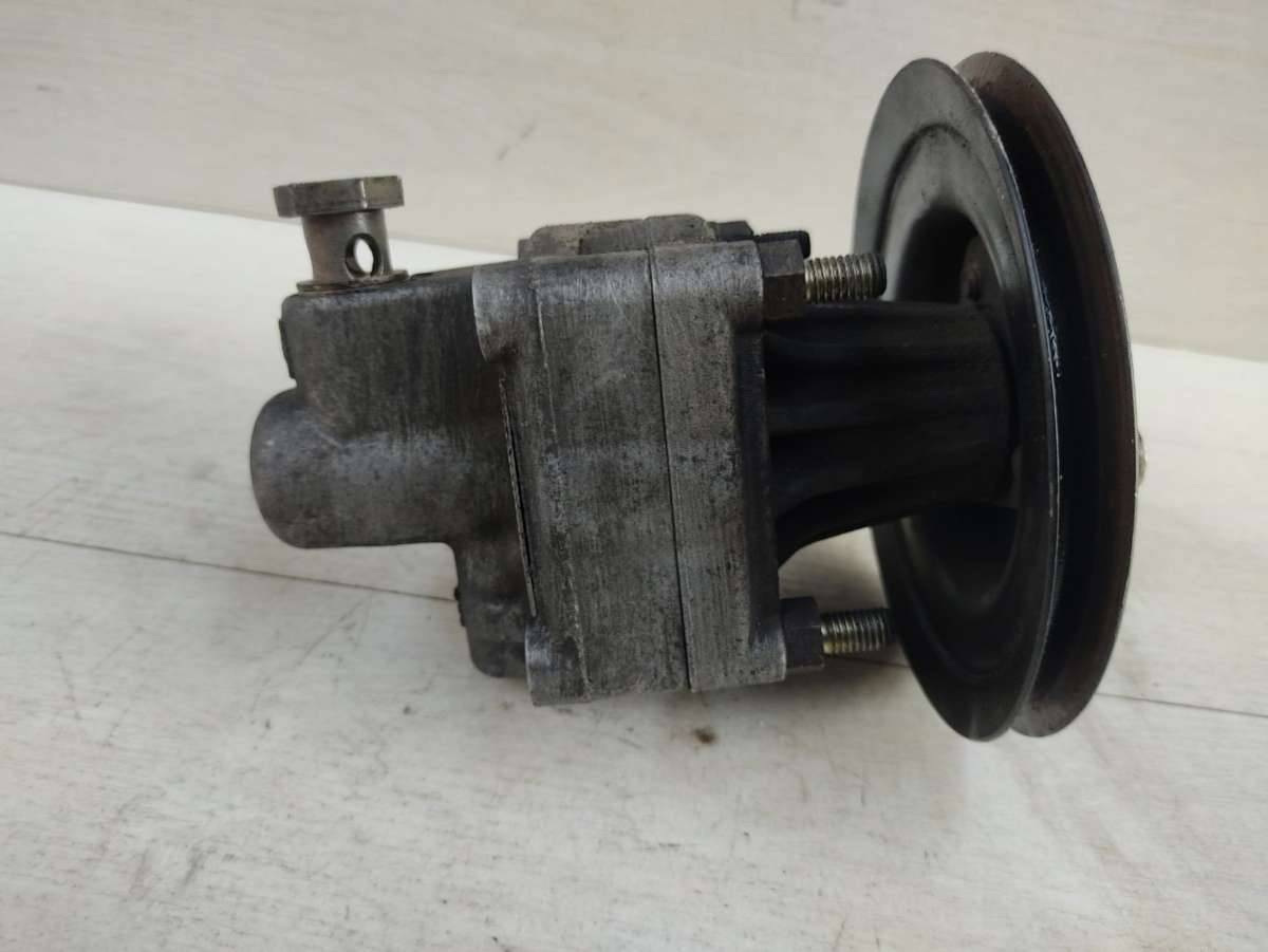 насос гидроусилителя руля Audi 80 8C/B4 1993, 1.6 л., i, бензин, 050145155A - фото №1