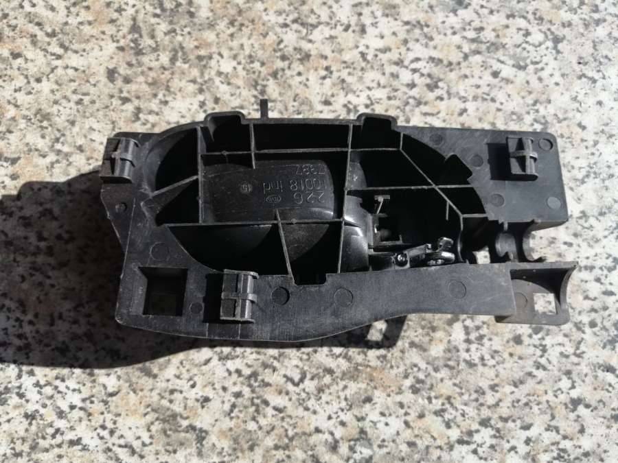 ручка внутренняя задняя левая Peugeot 407 1 поколение 2005, 2.0 л., HDi, дизель, универсал - фото №1