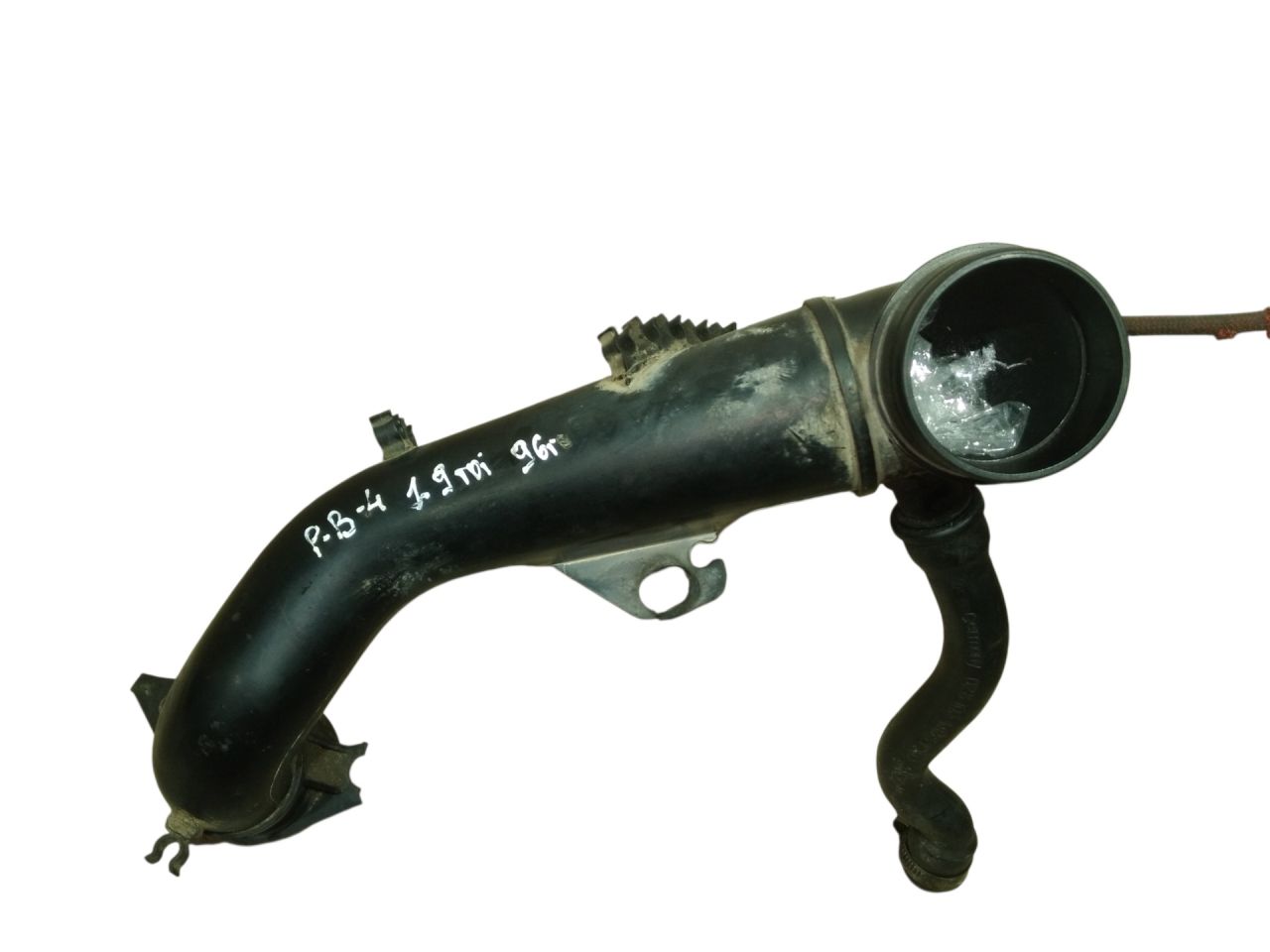 патрубок турбины Volkswagen Passat B4 1996, 1.9 л., дизель - фото №1