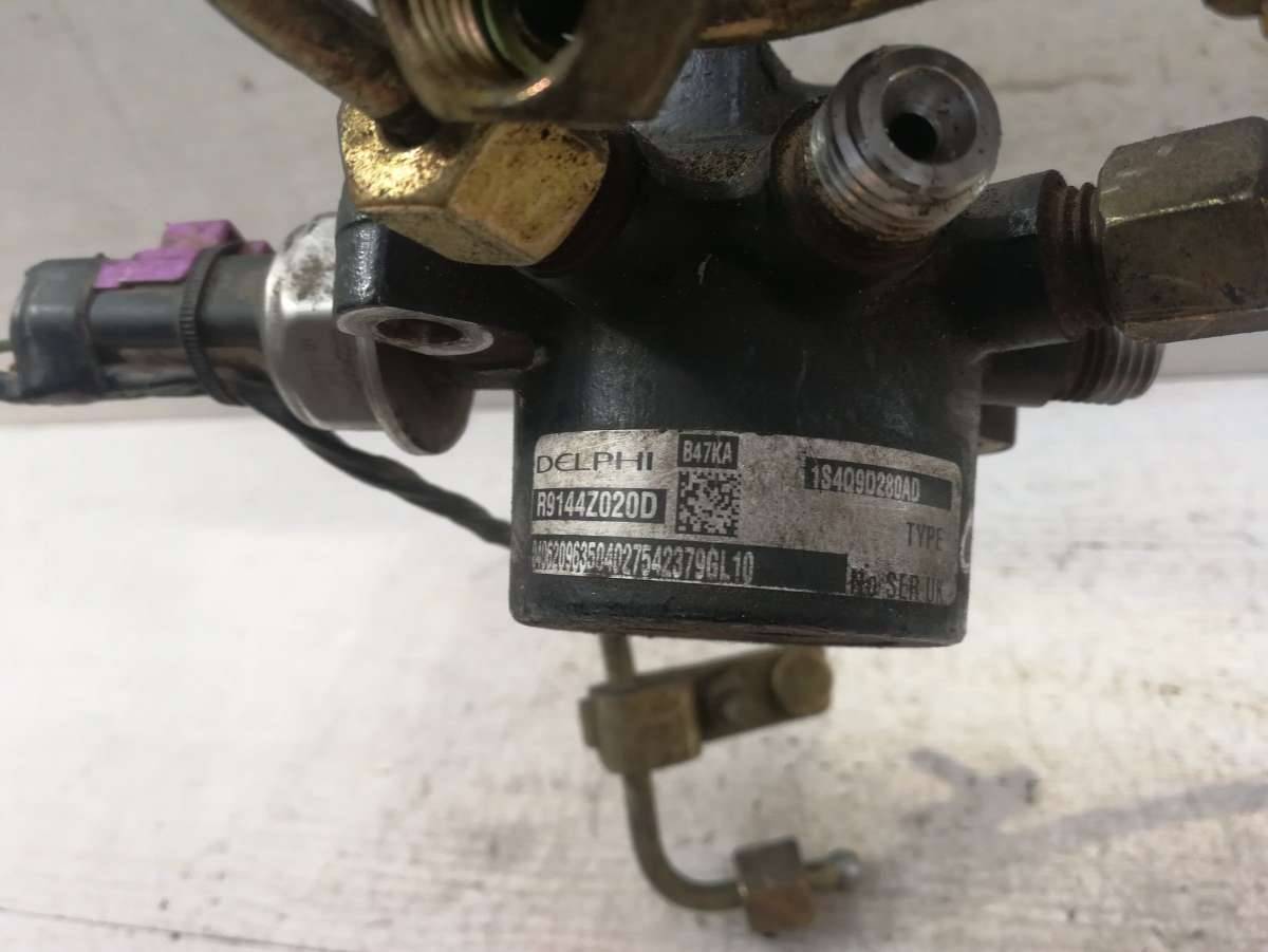 топливная рампа Ford Transit Connect 1 поколение 2004, 1.8 л., TDCi, дизель - фото №1