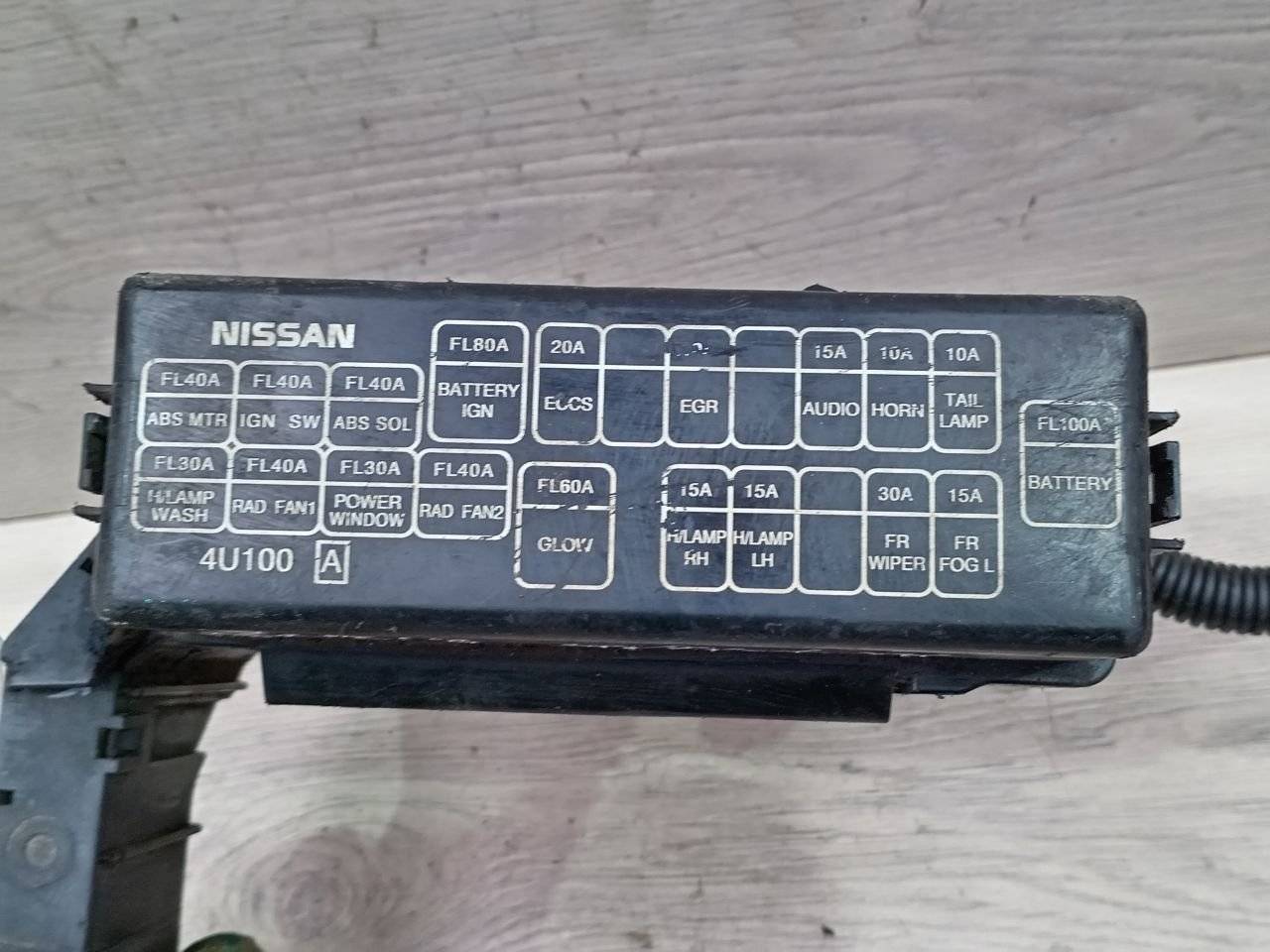 плюсовой провод аккумулятора Nissan Almera Tino V10 2001, 2.2 л., TDi, дизель - фото №1