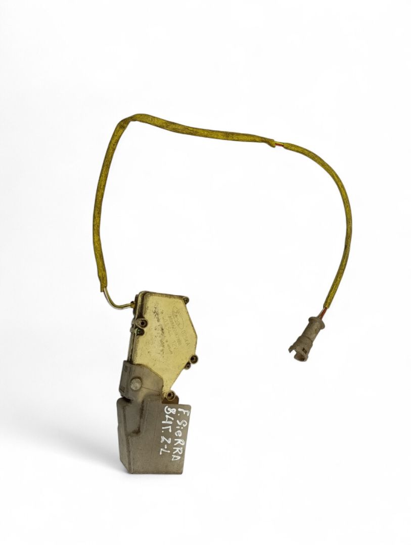 активатор (привод) замка двери Ford Sierra 1 поколение 1984 - фото №1