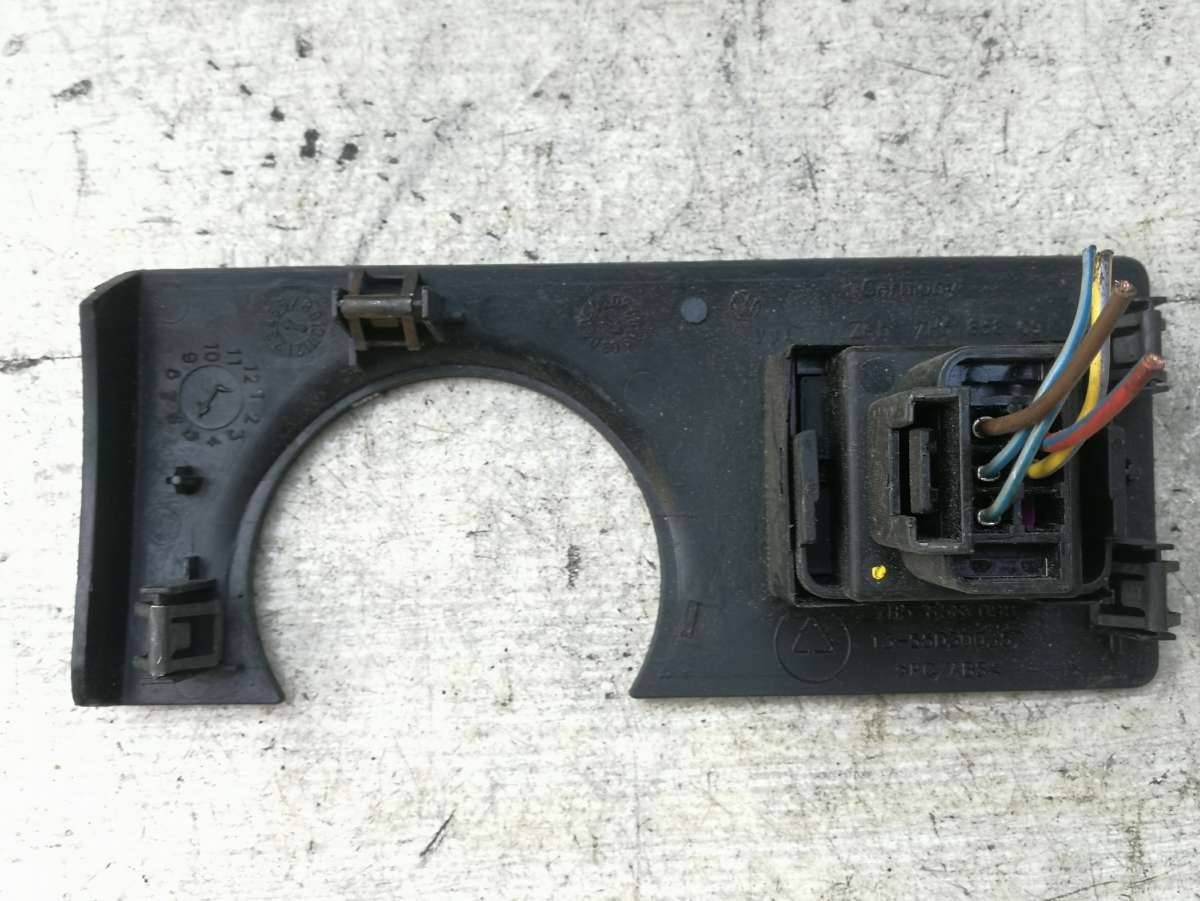 накладка на торпедо (консоль) Volkswagen Transporter T5 2003, 7H5858099 - фото №1