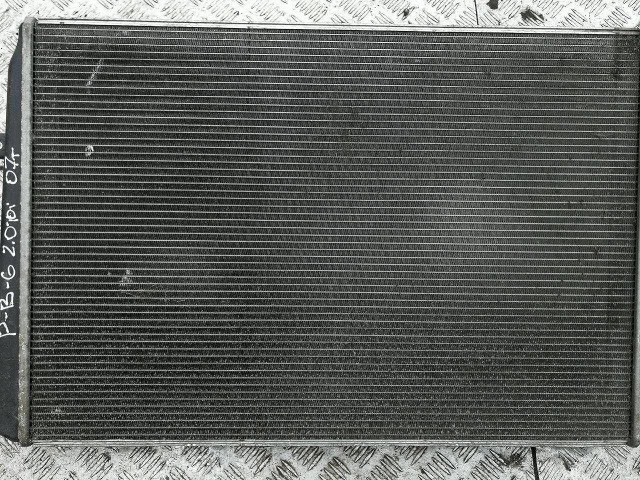 радиатор (основной) Volkswagen Passat B6 2007, 2.0 л., дизель - фото №1