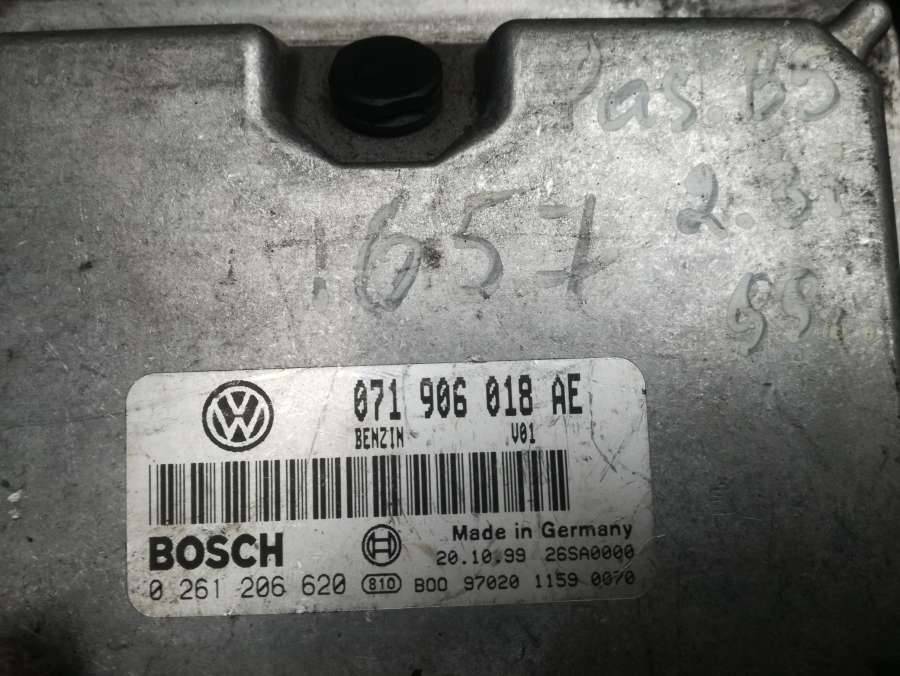 блок управления двигателем Volkswagen Passat B5 1999, 2.3 л., бензин, седан - фото №1