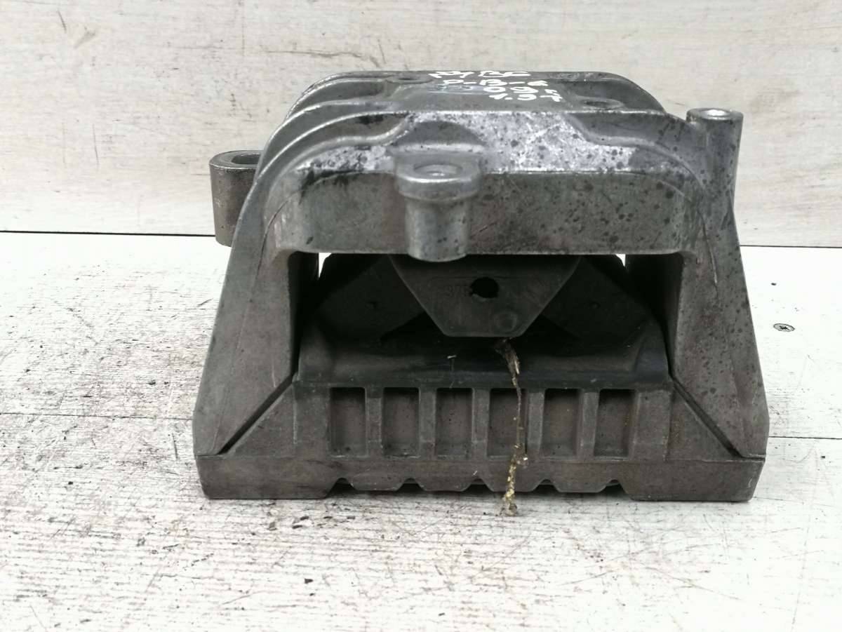 подушка крепления двигателя Volkswagen Passat B6 2009, TDi, TDi - фото №1