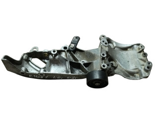 кронштейн генератора Renault Megane 1 поколение [рестайлинг] 2002, 1.6 л., бензин